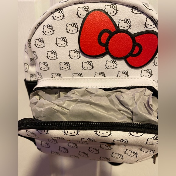 BNWT Hello Kitty Mini Backpack - Picture 5 of 8